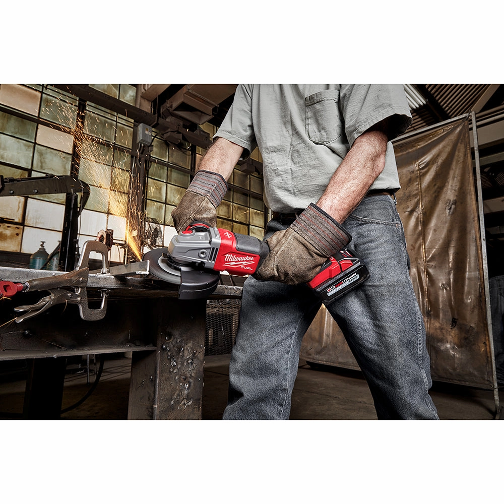 Milwaukee 2980-22 - M18 FUEL™ 4-1/2 in.-6 in. No Lock Braking Grinder with Paddle Switch 2 Battery Kit