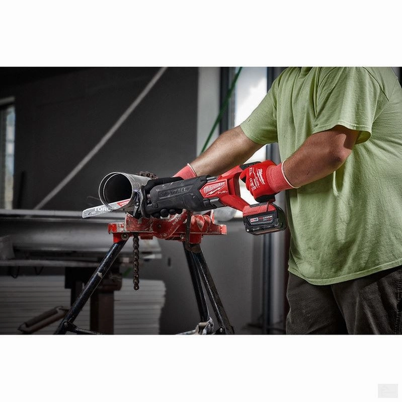 MILWAUKEE M18 FUEL™ SAWZALL® Recip Saw Kit 2821-21