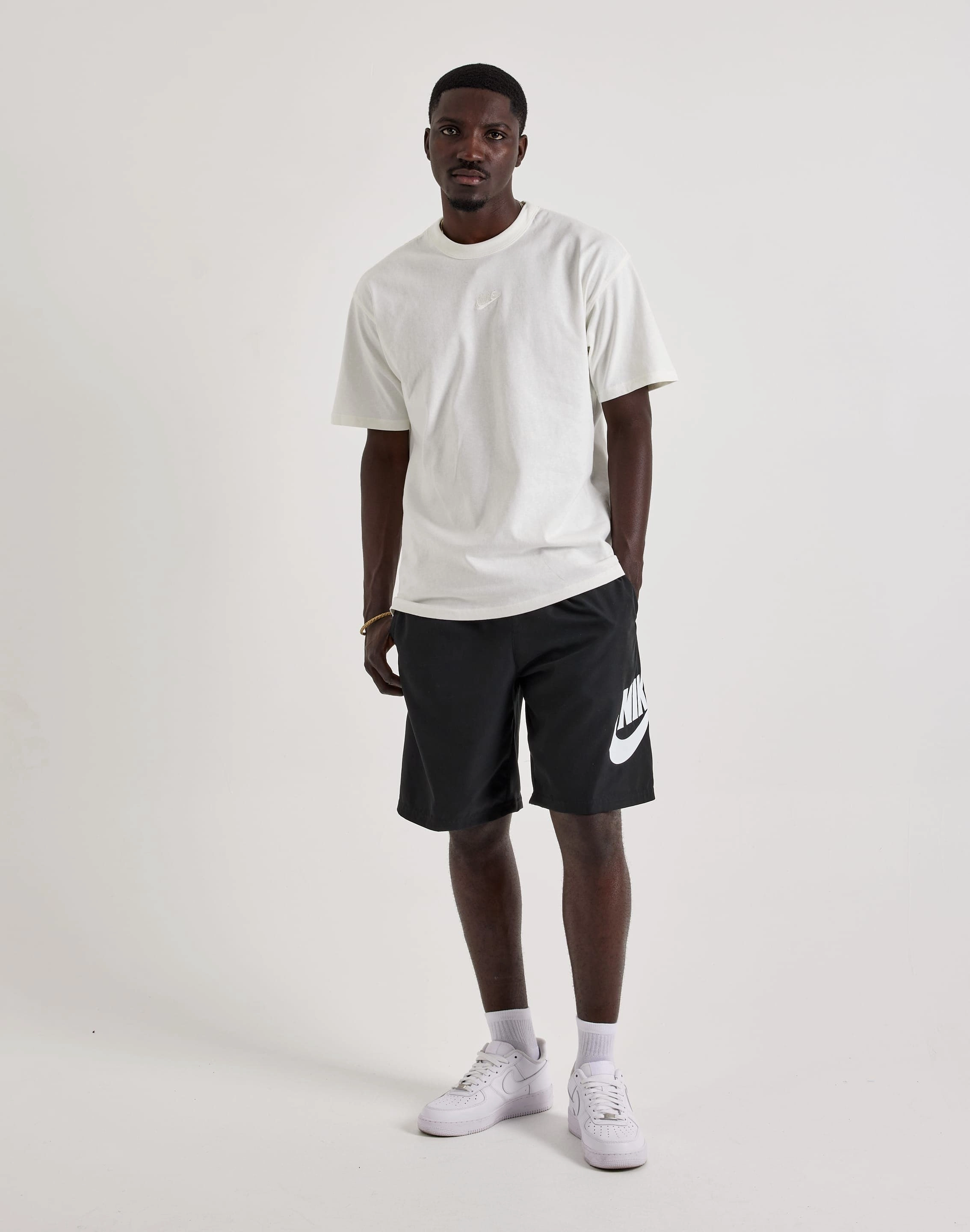 Nike Premium Essentials Tee